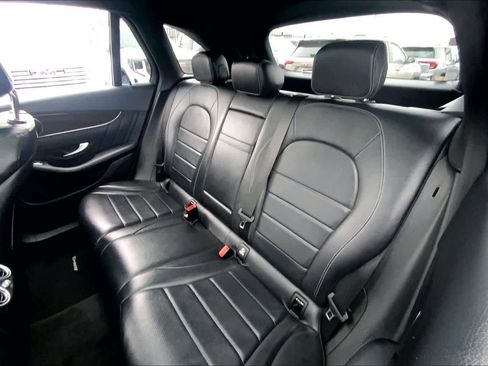 Used 2019 Mercedes-Benz GLC 300 4MATIC image 21