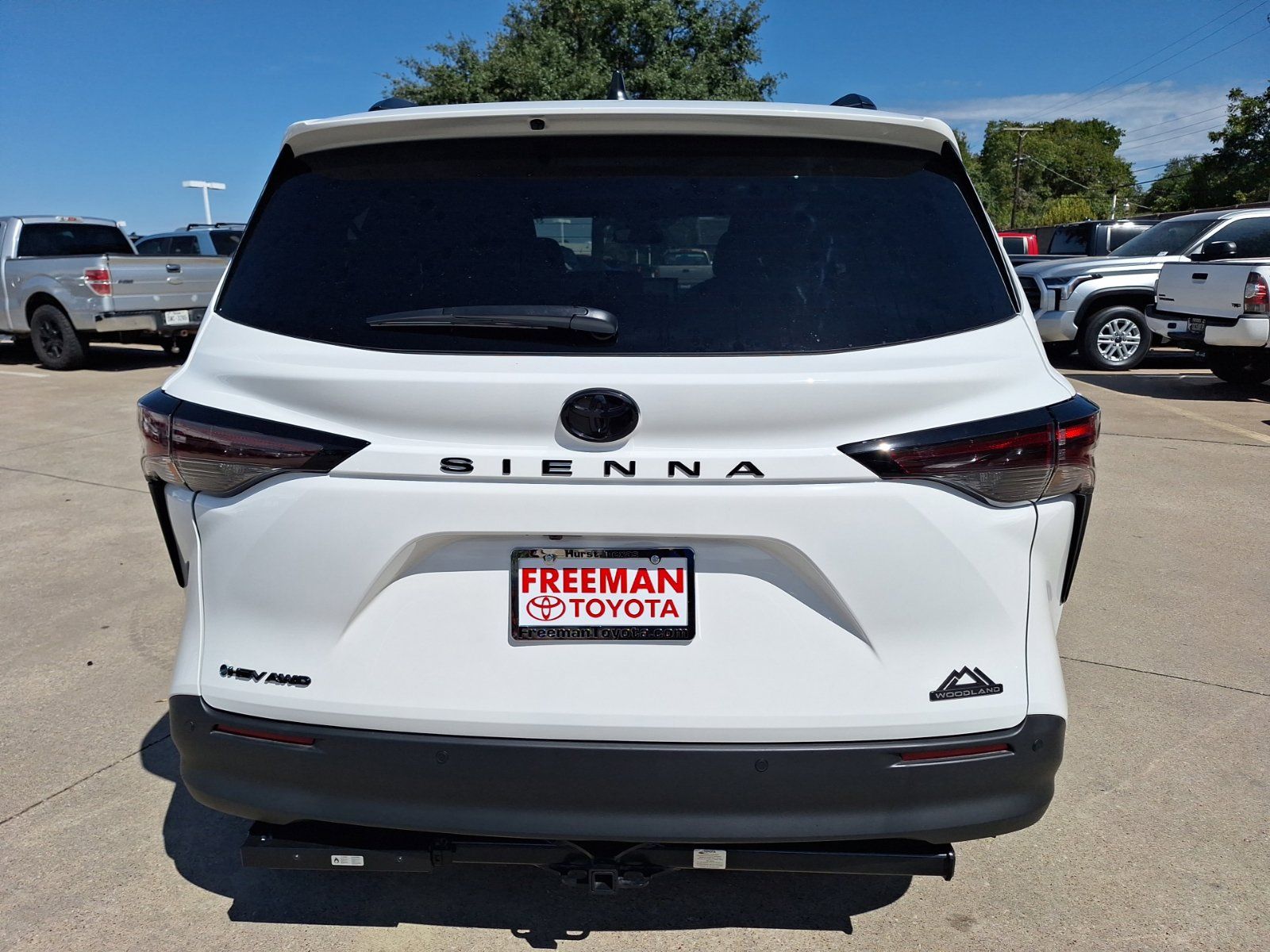 Used 2026 Toyota Sienna XLE Woodland Edition AWD/4WD image 5
