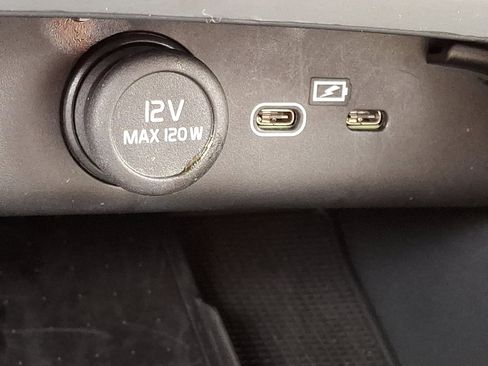 Certified 2025 Volvo XC40 B5 Core image 25