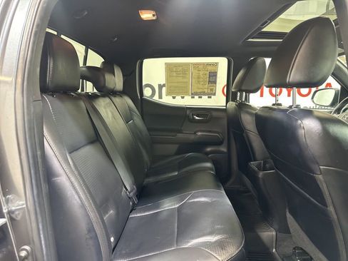 Used 2022 Toyota Tacoma TRD Off-Road image 15
