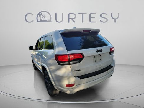 Used 2018 Jeep Grand Cherokee Altitude AWD/4WD image 2