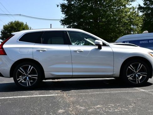 Used 2018 Volvo XC60 T5 Momentum w/ Vision Package AWD/4WD image 8