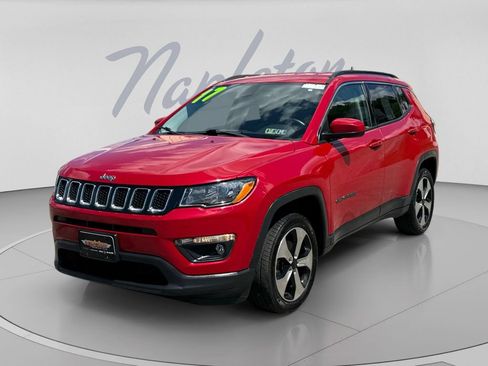 Used 2017 Jeep Compass Latitude w/ Popular Equipment Group AWD/4WD image 1