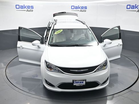 Used 2020 Chrysler Pacifica Touring-L Plus w/ Tire & Wheel Group image 60