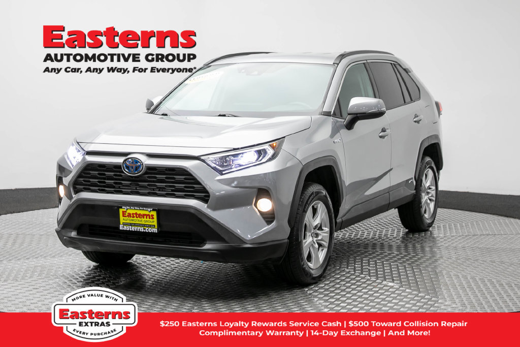 Used 2021 Toyota RAV4 XLE w/ XLE Grade Weather Package AWD/4WD image 1