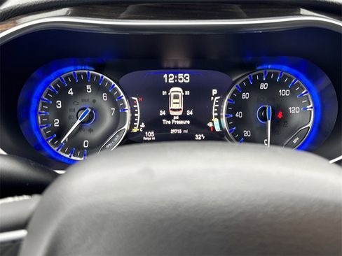 Used 2023 Chrysler Pacifica Limited image 12