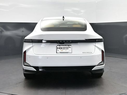 New 2026 Lexus ES 350e FWD image 6