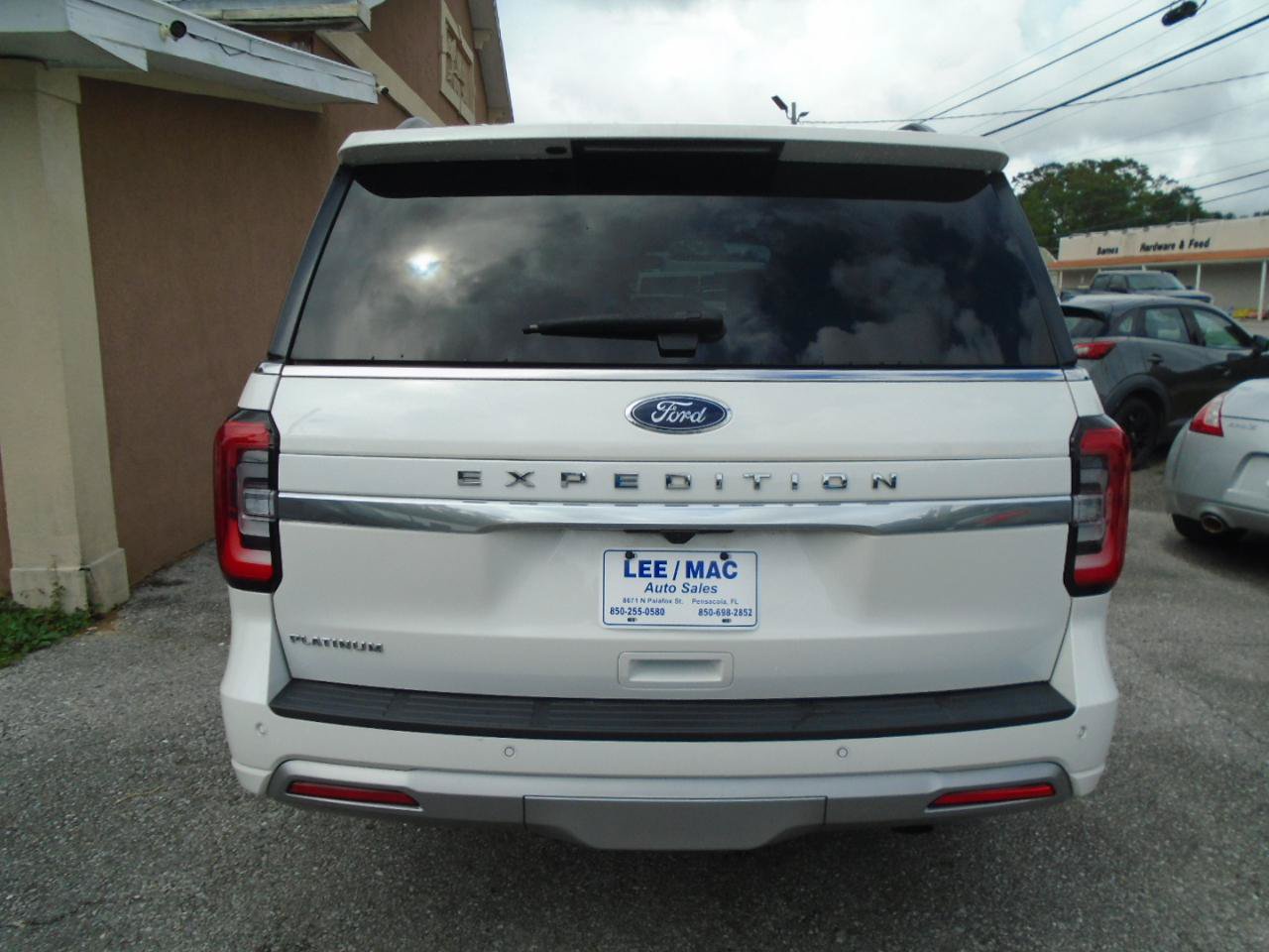 Used 2024 Ford Expedition Platinum RWD image 5