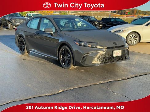 New 2026 Toyota Camry Hybrid image 1