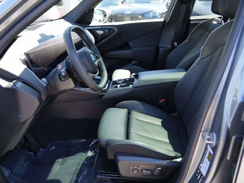 Used 2025 BMW X3 xDrive30i AWD/4WD image 13