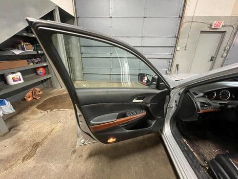 Used 2011 Honda Accord EX-L image 20