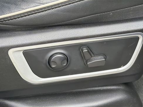 Used 2022 RAM 1500 Laramie AWD/4WD image 34