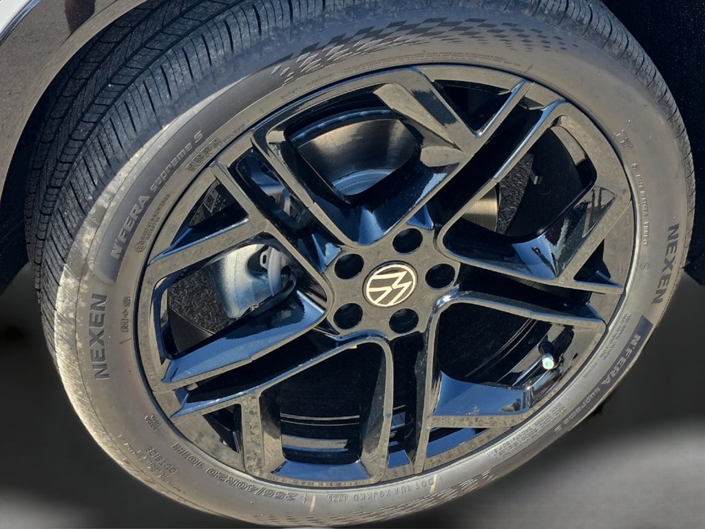 New 2026 Volkswagen Tiguan SE R-Line FWD image 8