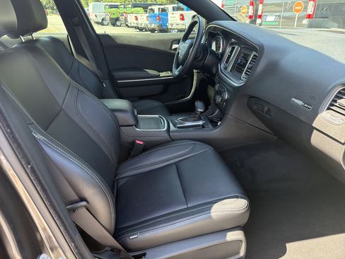 Used 2019 Dodge Charger SXT RWD image 16