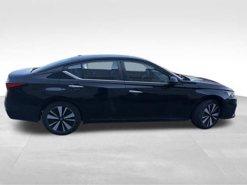 Used 2021 Nissan Altima 2.5 SV FWD image 2