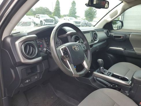 Used 2018 Toyota Tacoma SR5 RWD image 21