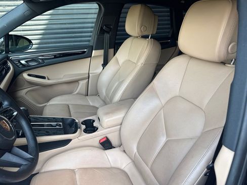 Certified 2024 Porsche Macan AWD/4WD image 5