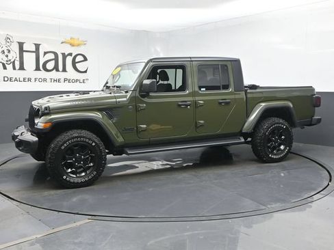 Used 2023 Jeep Gladiator Sport AWD/4WD image 30