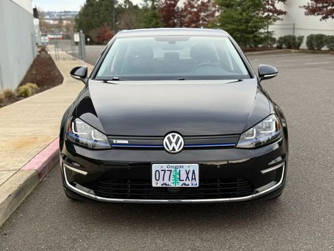 Used 2016 Volkswagen e-Golf SEL Premium w/ Driver Assistance Package image 9