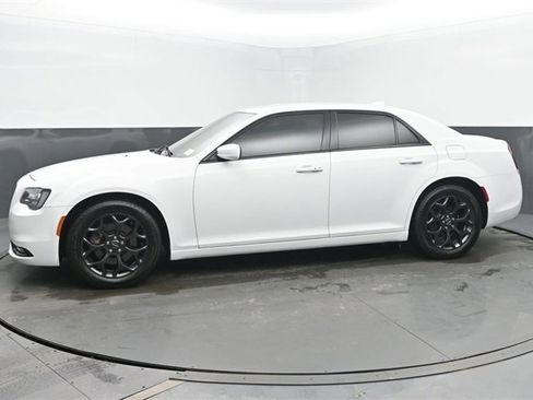 Used 2019 Chrysler 300 S image 2