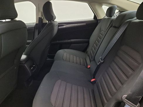 Used 2019 Ford Fusion SE FWD image 18