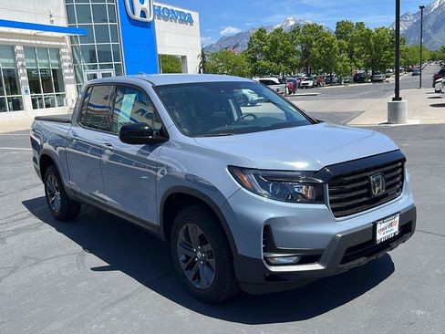 Used 2023 Honda Ridgeline Sport image 2