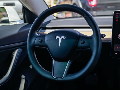 Used 2020 Tesla Model 3 Standard Range Plus image 15