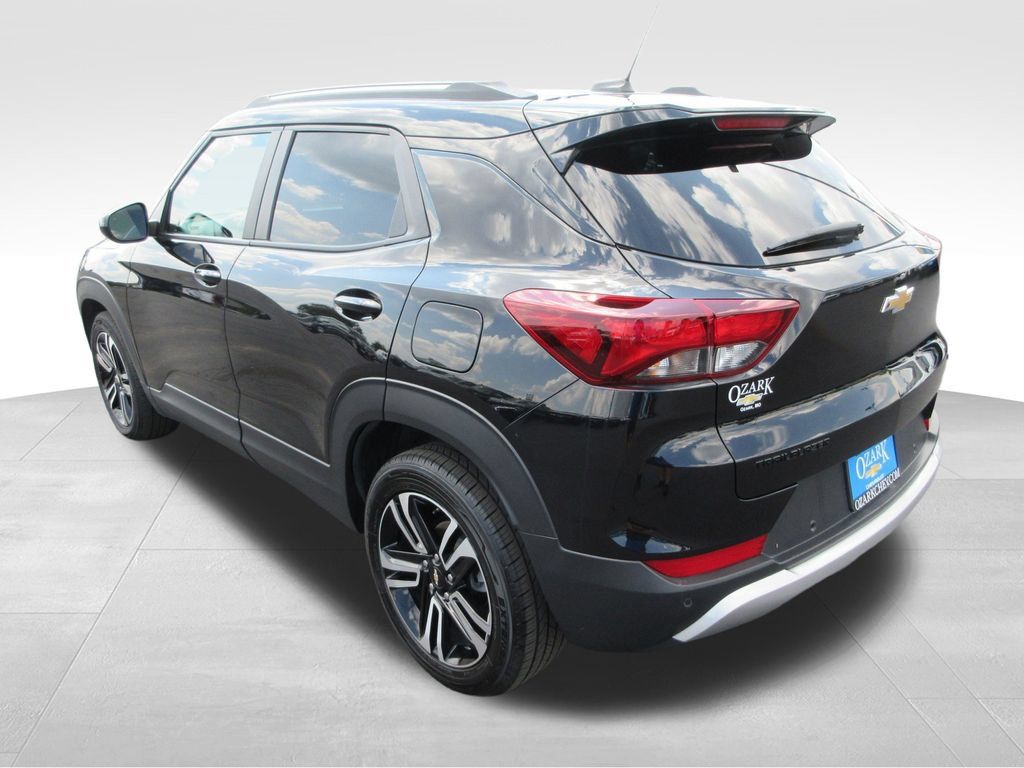 Certified 2024 Chevrolet TrailBlazer LT w/ Convenience Package FWD image 3