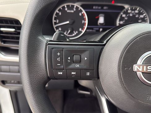 Used 2022 Nissan Rogue SV image 19