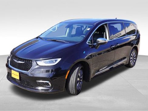 Used 2023 Chrysler Pacifica Limited FWD image 11