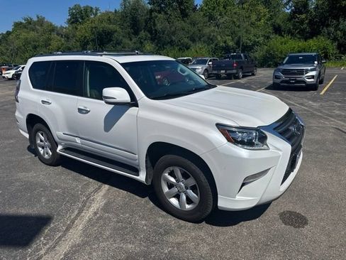 Used 2017 Lexus GX 460 AWD/4WD image 3