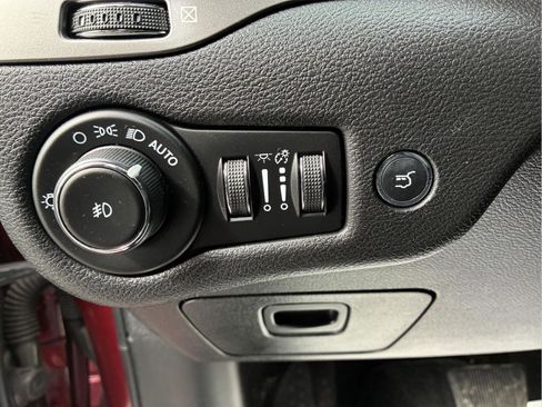 Used 2021 Jeep Cherokee Limited image 26