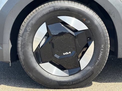 Certified 2024 Kia EV9 Light Long Range RWD image 36