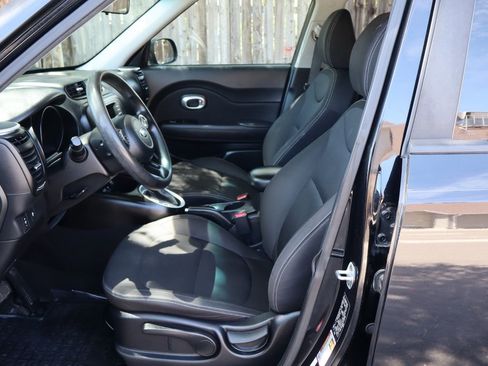 Used 2016 Kia Soul FWD image 19