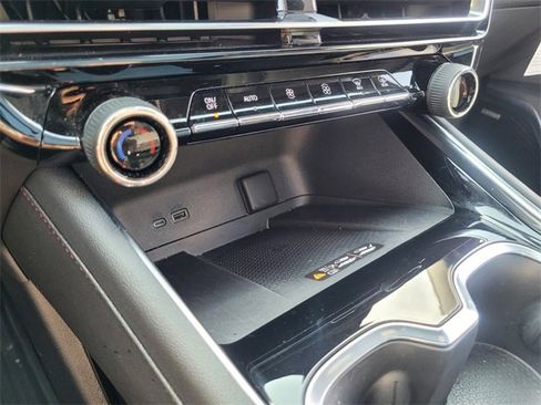 Used 2024 Chevrolet Traverse RS w/ LPO, Floor Liner Package image 27