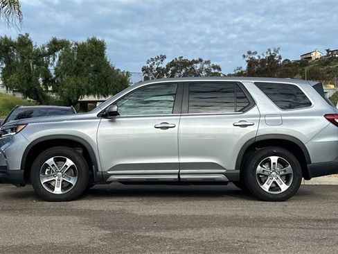 Certified 2024 Honda Pilot EX-L image 9