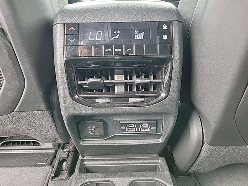 Used 2025 Jeep Grand Cherokee L Laredo AWD/4WD image 17