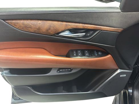Used 2015 Cadillac Escalade Luxury image 13