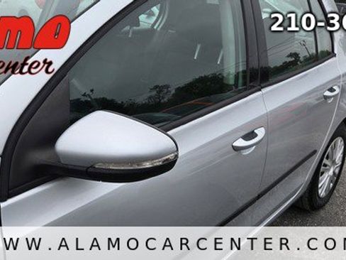 Used 2013 Volkswagen Golf 4-Door FWD image 9