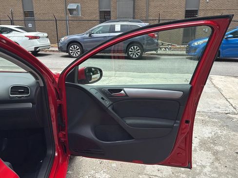 Used 2013 Volkswagen Golf 4-Door FWD image 24