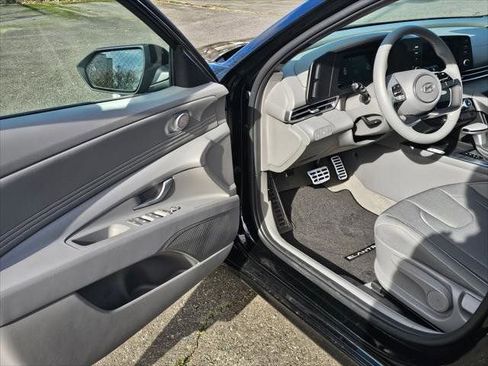 New 2026 Hyundai Elantra Sport FWD image 17