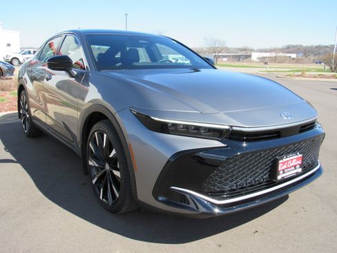 Used 2026 Toyota Crown Platinum image 4