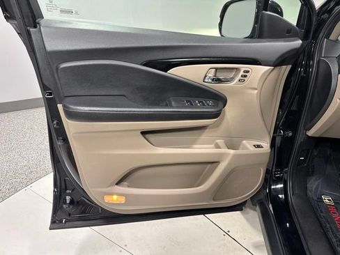 Used 2019 Honda Pilot Touring image 15