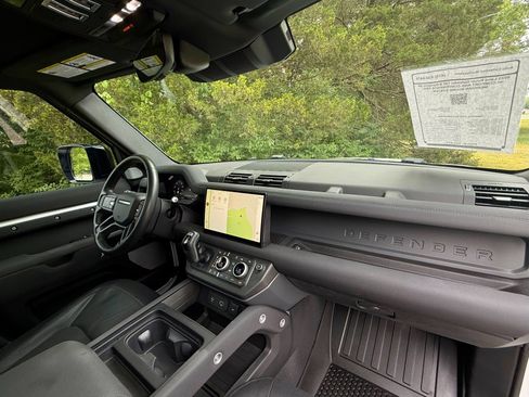 Used 2023 Land Rover Defender 130 X-Dynamic SE AWD/4WD image 42