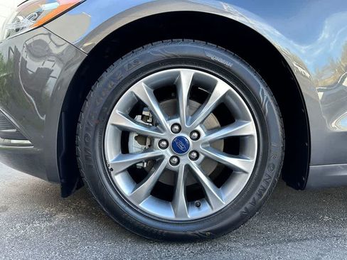 Used 2017 Ford Fusion SE FWD image 8