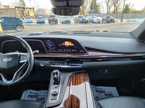 Used 2023 Cadillac Escalade ESV Premium Luxury image 38