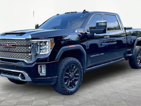 Used 2022 GMC Sierra 2500 Denali w/ Denali Black Diamond Edition AWD/4WD image 3