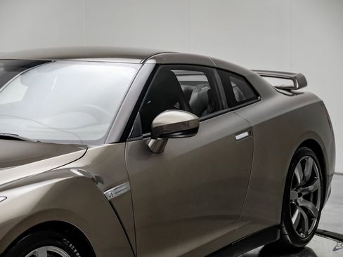 Used 2009 Nissan GT-R Premium image 31