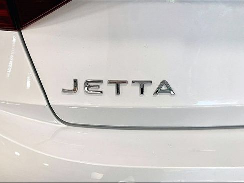 Used 2024 Volkswagen Jetta SE w/ Panoramic Sunroof Package FWD image 23