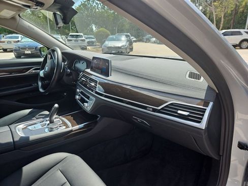 Used 2019 BMW 740i w/ Cold Weather Package RWD image 21